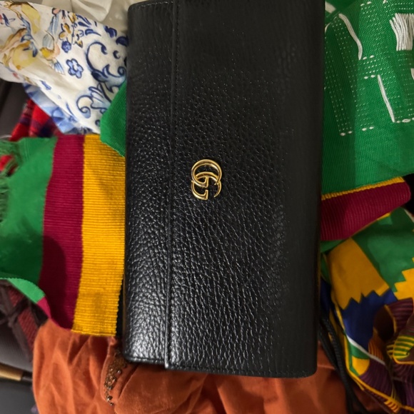 Gucci grained leather wallet . Comes with dust bag. - Picture 3 of 8